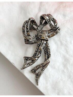 Ribboned Bow Beaded Silver Toned 80's Vintage Costume Jewelry Brooch | Lapel Pin